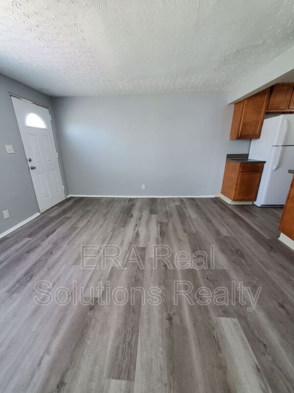 Building Photo - 1045 Leona Ave