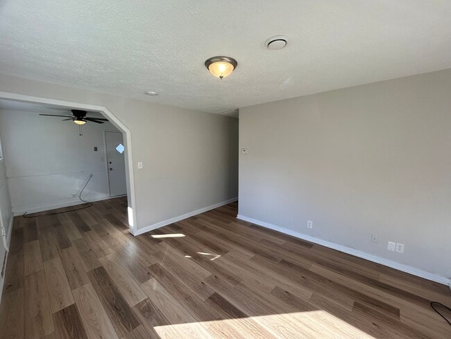 Building Photo - FULLY UPDATED Eastpointe 3 Bed/1 Bath Ranc...