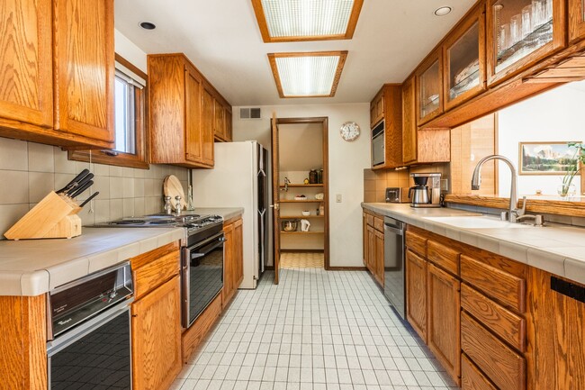 Building Photo - 283 Monterey Pine Rd