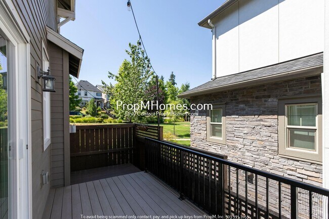 Building Photo - Three Level Home in Villebois - 4 Bedrooms!