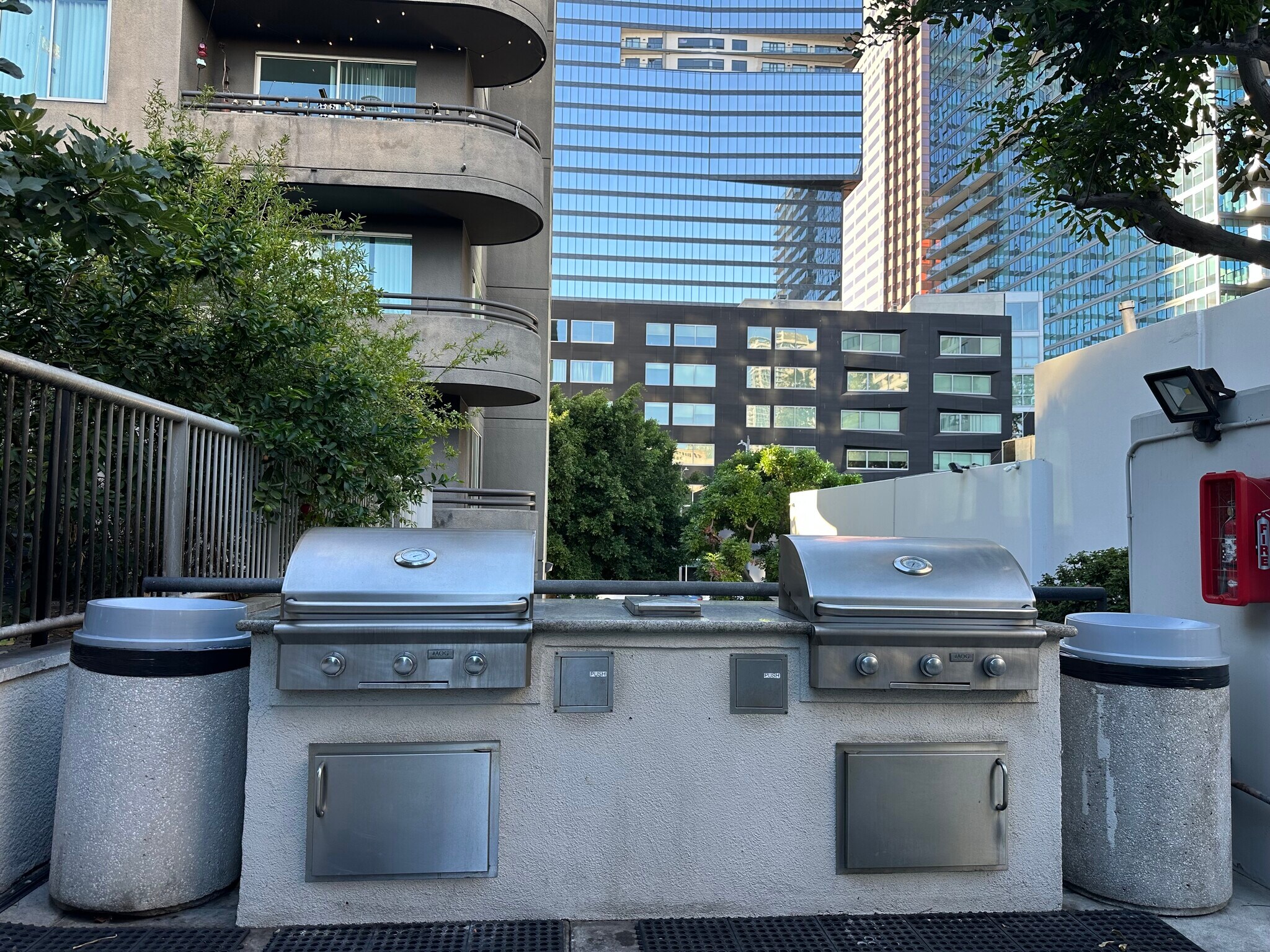 Community BBQ - 600 W 9th St