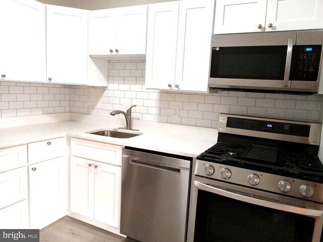 Building Photo - 5250 Valley Forge Dr