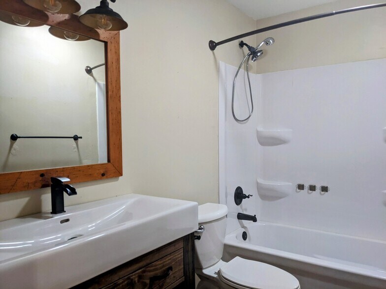 Downstairs full bath - 2114 Laforest Ave