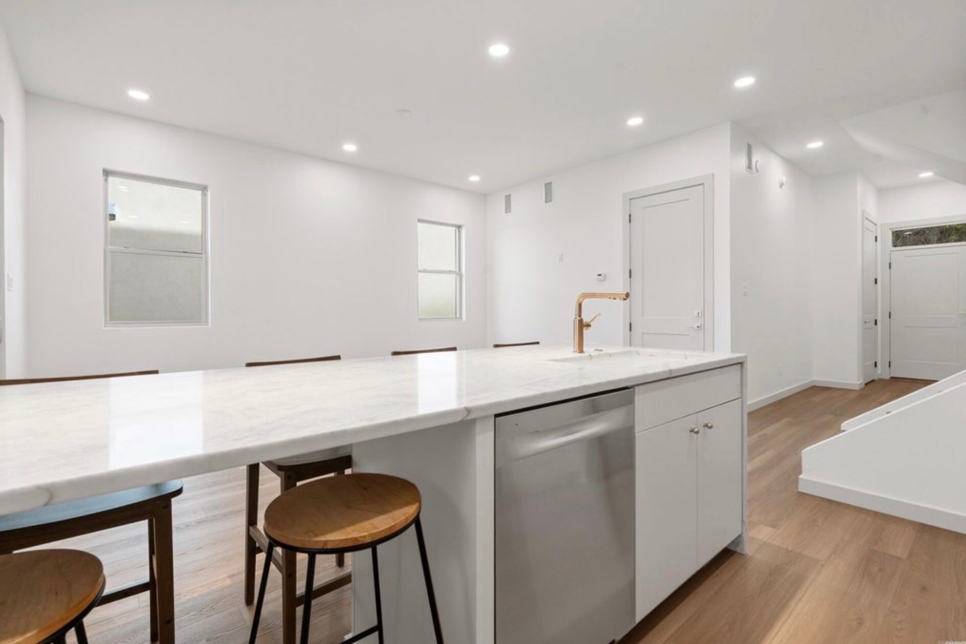 Building Photo - 137 Lakepointe Cove