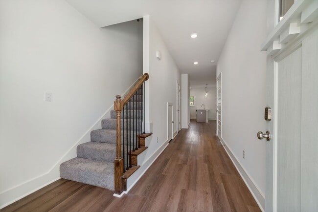 Building Photo - Spacious 3 Bedroom Home with Garage and Fenced Backyard!