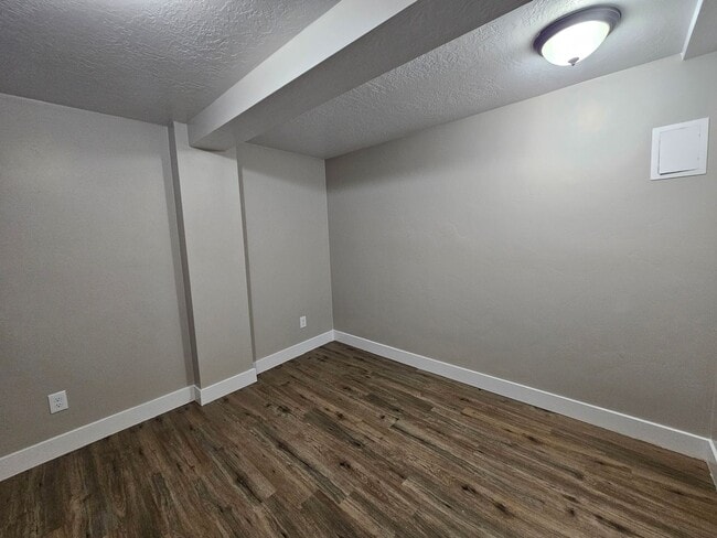 Building Photo - Updated 4 Bed Home with Large Yard