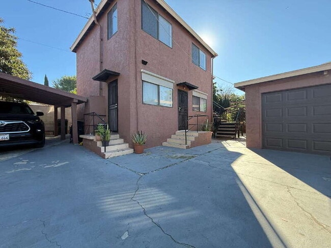 Building Photo - 2442 1/2 Pomeroy Avenue