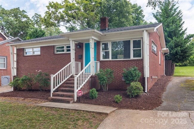 Primary Photo - 550 W Kingston Ave