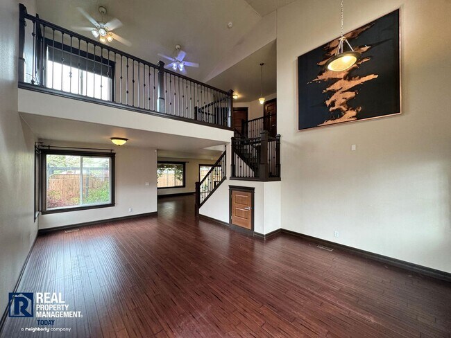 Building Photo - Spacious 4 Bed / 3 Bath Home with Loft, Fenced Yard & Covered Patio in Puyallup!