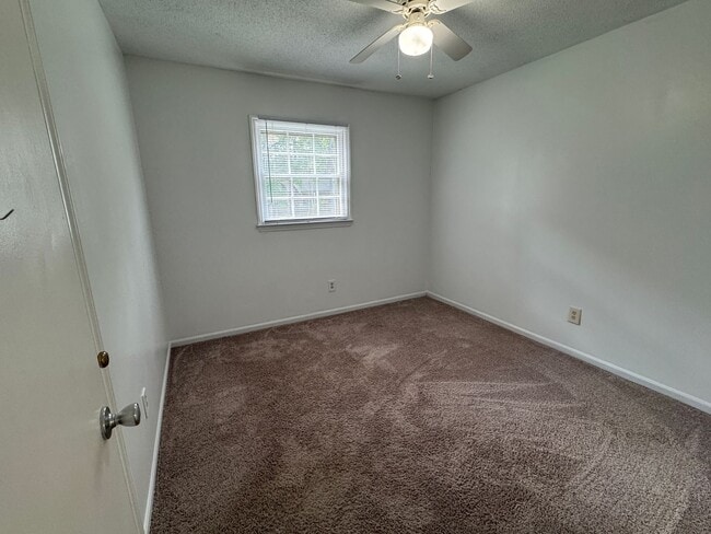 Building Photo - Move in Ready!