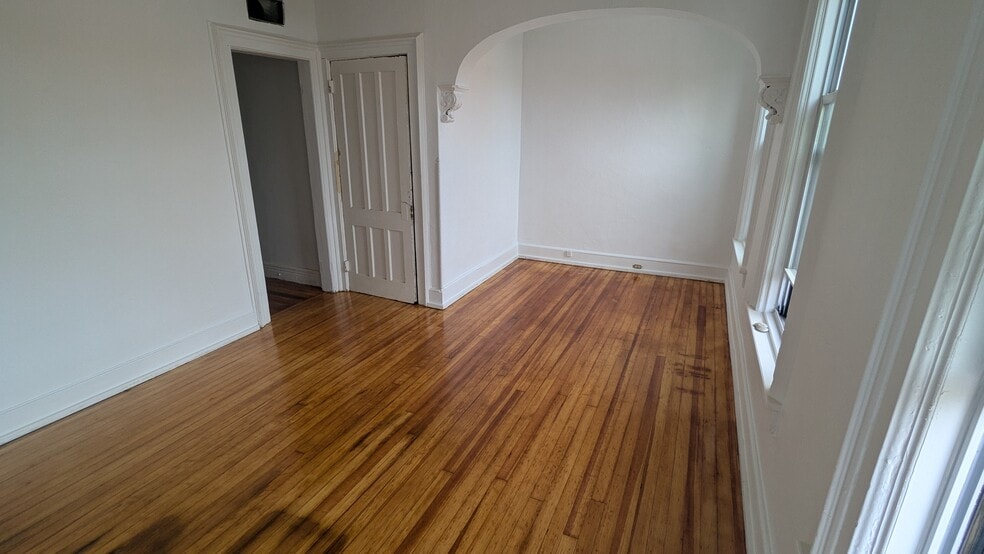 Building Photo - 136 Dove St