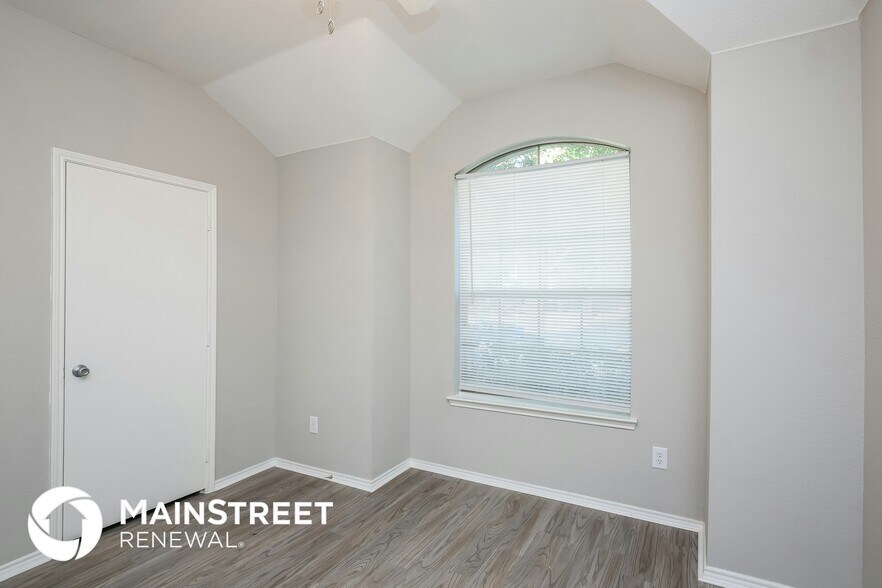 Building Photo - 2100 Hayes St