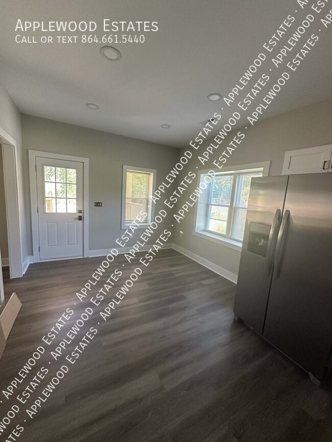 Building Photo - 261 Miller Line