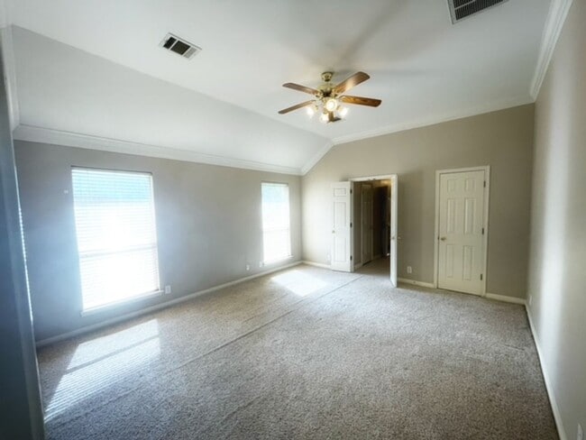 Building Photo - Fall in love with this Absolutely Beautiful 1 Story home in The Heights Of Stone Oak