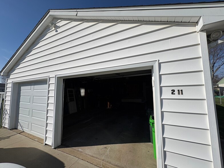 Building Photo - 211 27th St SE