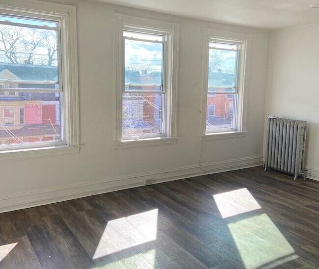Primary Photo - 351 E New St