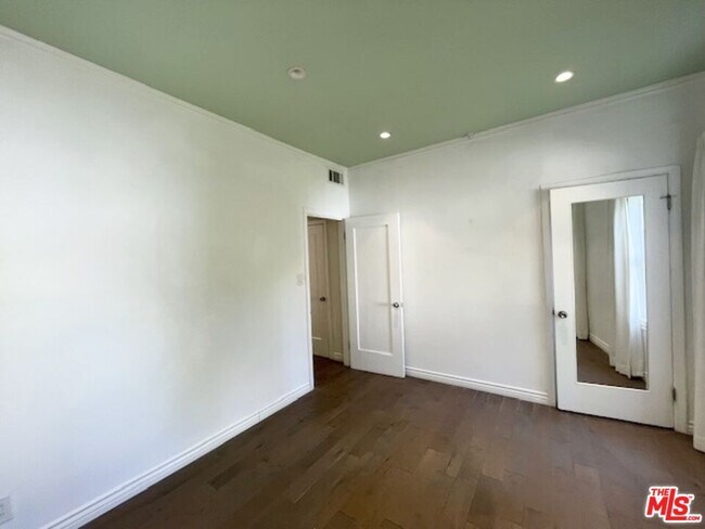 Building Photo - 459 S Holt Ave