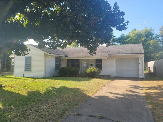Primary Photo - 111 Tarpon Ave