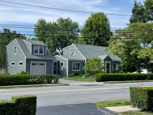 Building Photo - 402 Riverside Dr