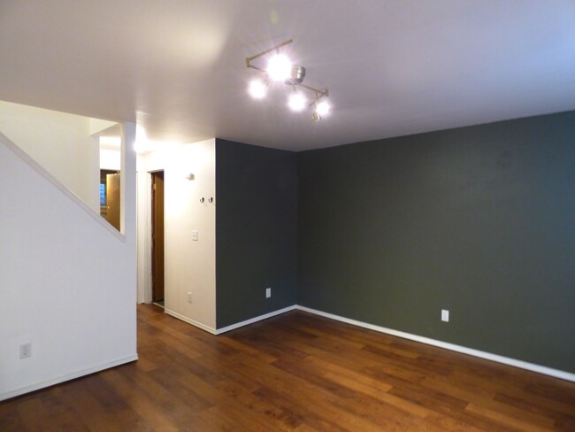 Building Photo - Cozy Townhome in North Longmont Rent inclu...