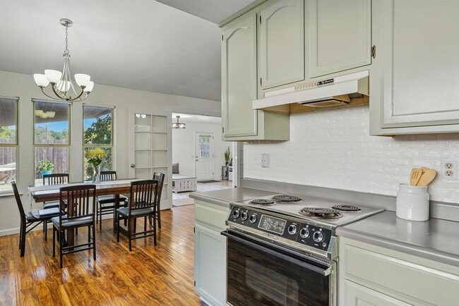 Building Photo - Single-Story 3 Bedroom Home in Quiet El Dorado Cul-De-Sac! Dog Friendly!