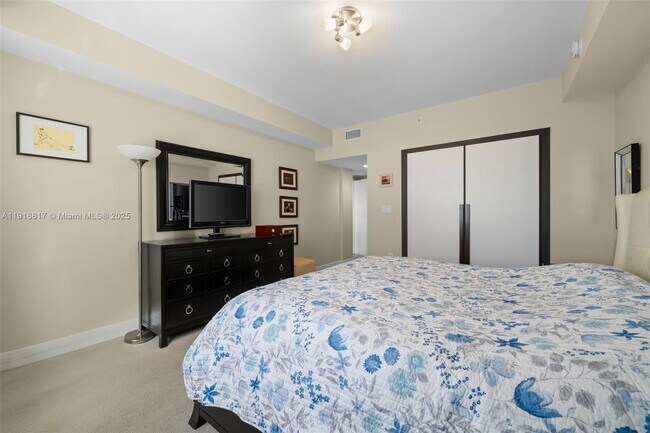 Building Photo - 20000 E Country Club Dr