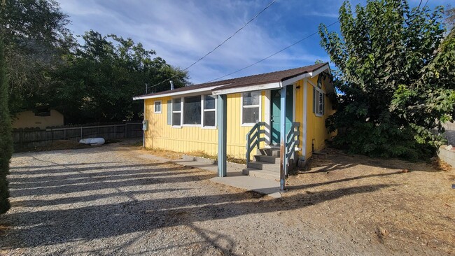 Building Photo - 2 Bedroom Home with Spacious Yard in Frazi...