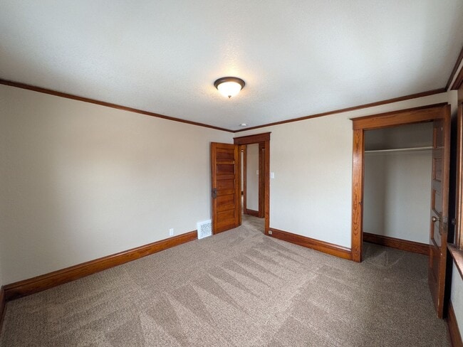 Building Photo - Large 4 Bedroom Home with Garage, Deck, & Fence!