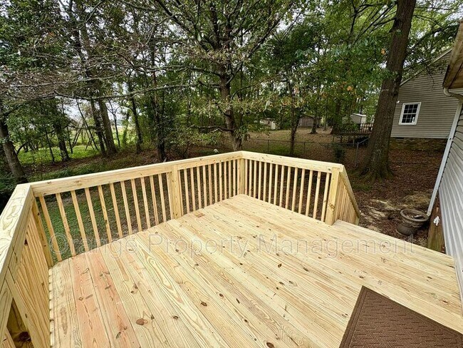 Building Photo - 415 Mayfield Dr