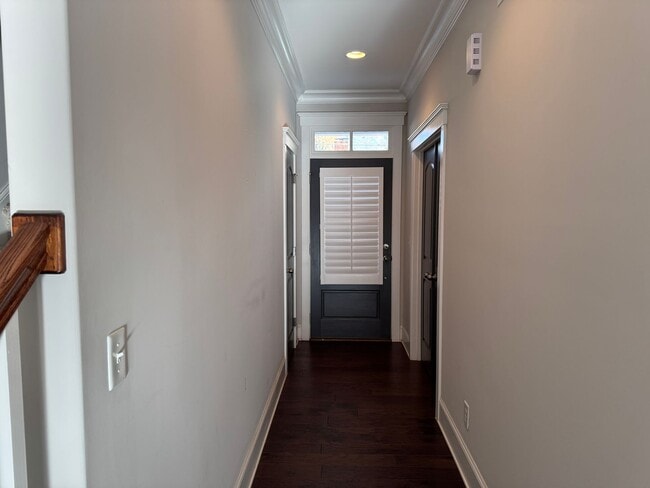 Building Photo - Available to Show