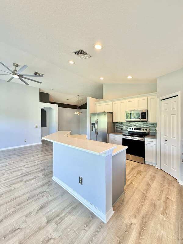 Building Photo - 838 Addison Dr NE