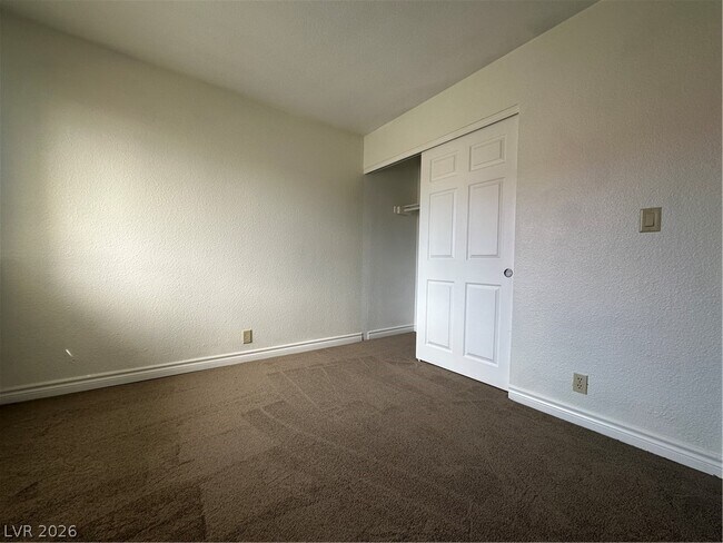 Building Photo - 4320 Sandy River Dr