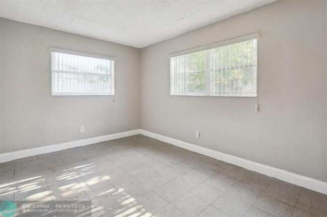 Building Photo - 1281 NW 30th Ave