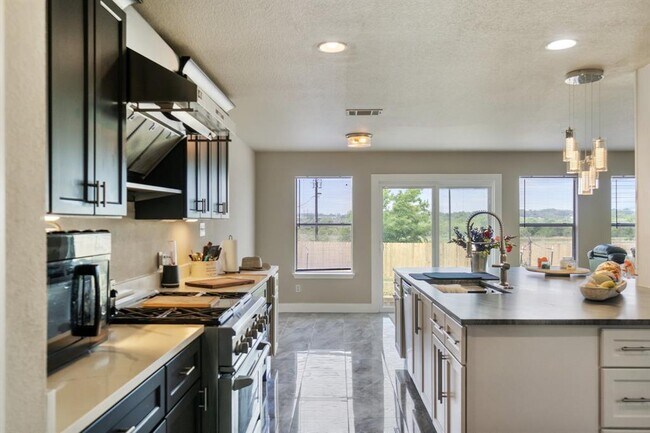 Building Photo - 5071 Marsh Ln