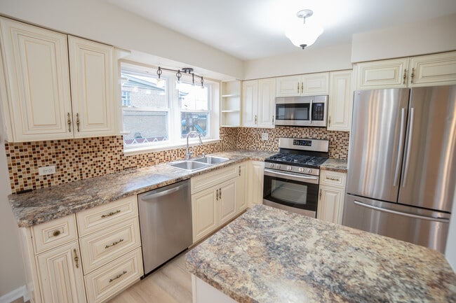 Building Photo - 4841 Lamb Dr