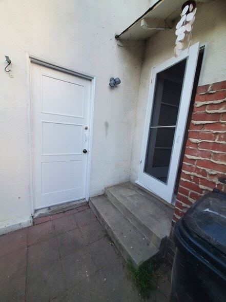 Building Photo - 13529 Burbank Blvd