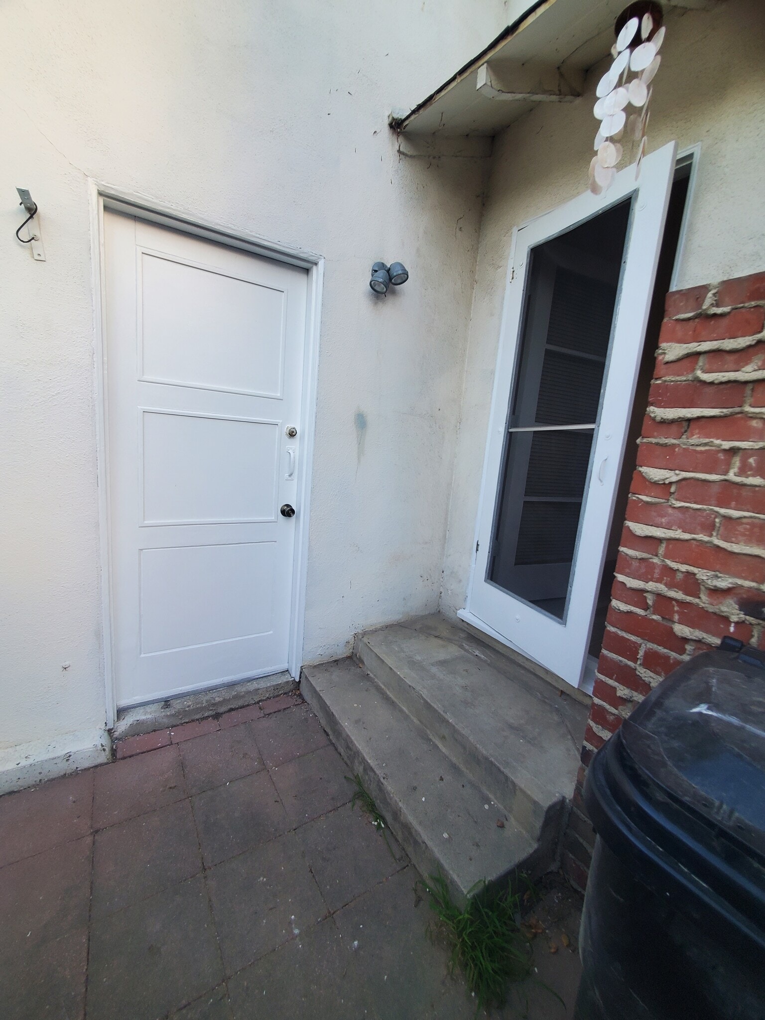 Building Photo - 13529 Burbank Blvd