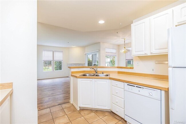 Building Photo - 23790 SE Summerhill Ln