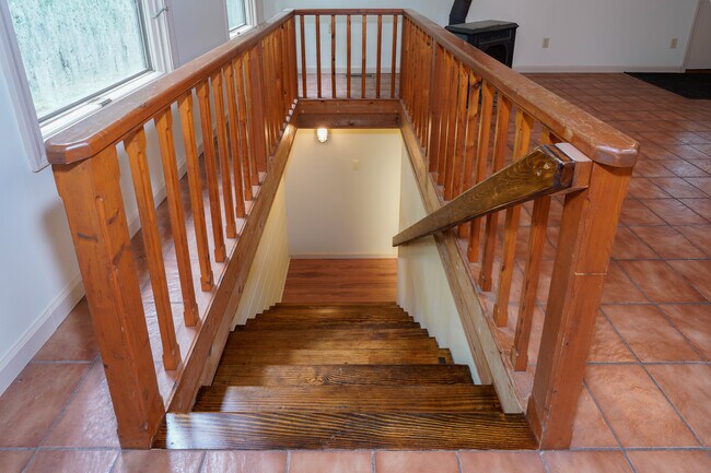 Building Photo - 480 Wingfield Way