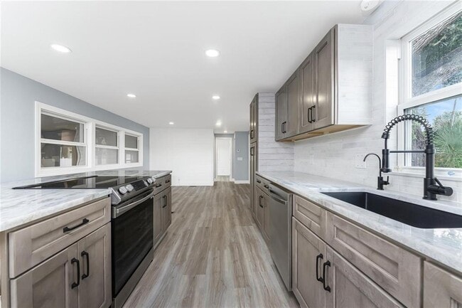 Building Photo - 11916 SW Newman Terrace