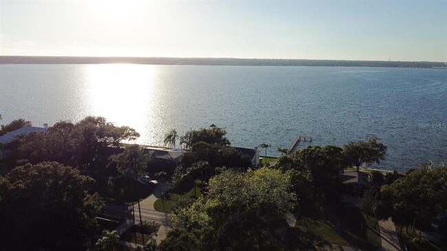 Building Photo - 405 Shore Dr E