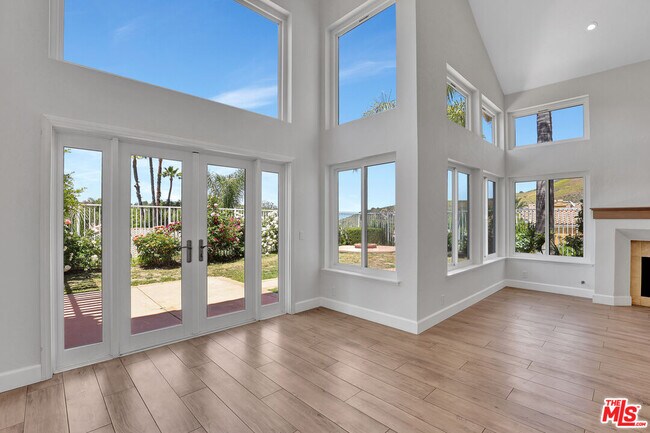 Building Photo - 24701 Cll Conejo