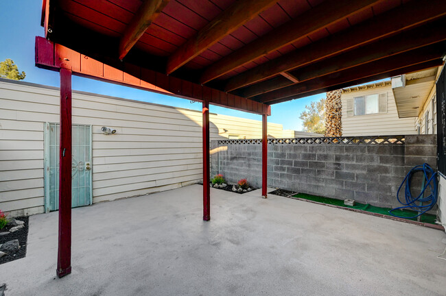 Building Photo - 4938 Larkspur St