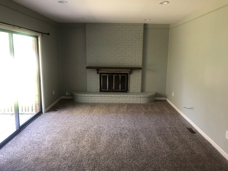 Building Photo - 10255 Wayne Rd