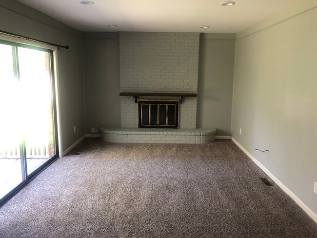 Building Photo - 10255 Wayne Rd