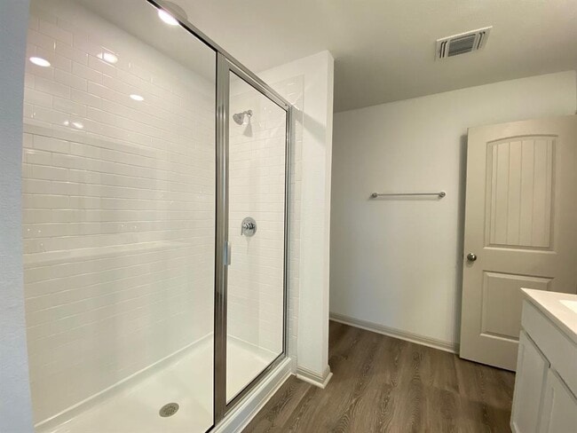 Building Photo - 131 Ft Clark Spgs Dr