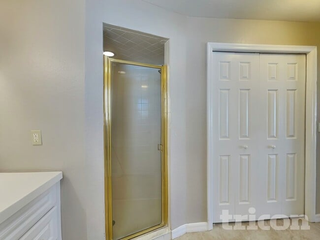 Building Photo - 6708 Shepherd Oaks St