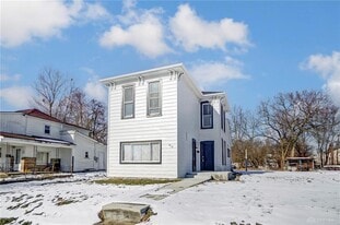 Building Photo - 810 Innisfallen Ave