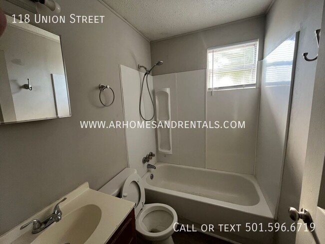 Building Photo - Move In Today for $249|118 Union St | 3 Be...