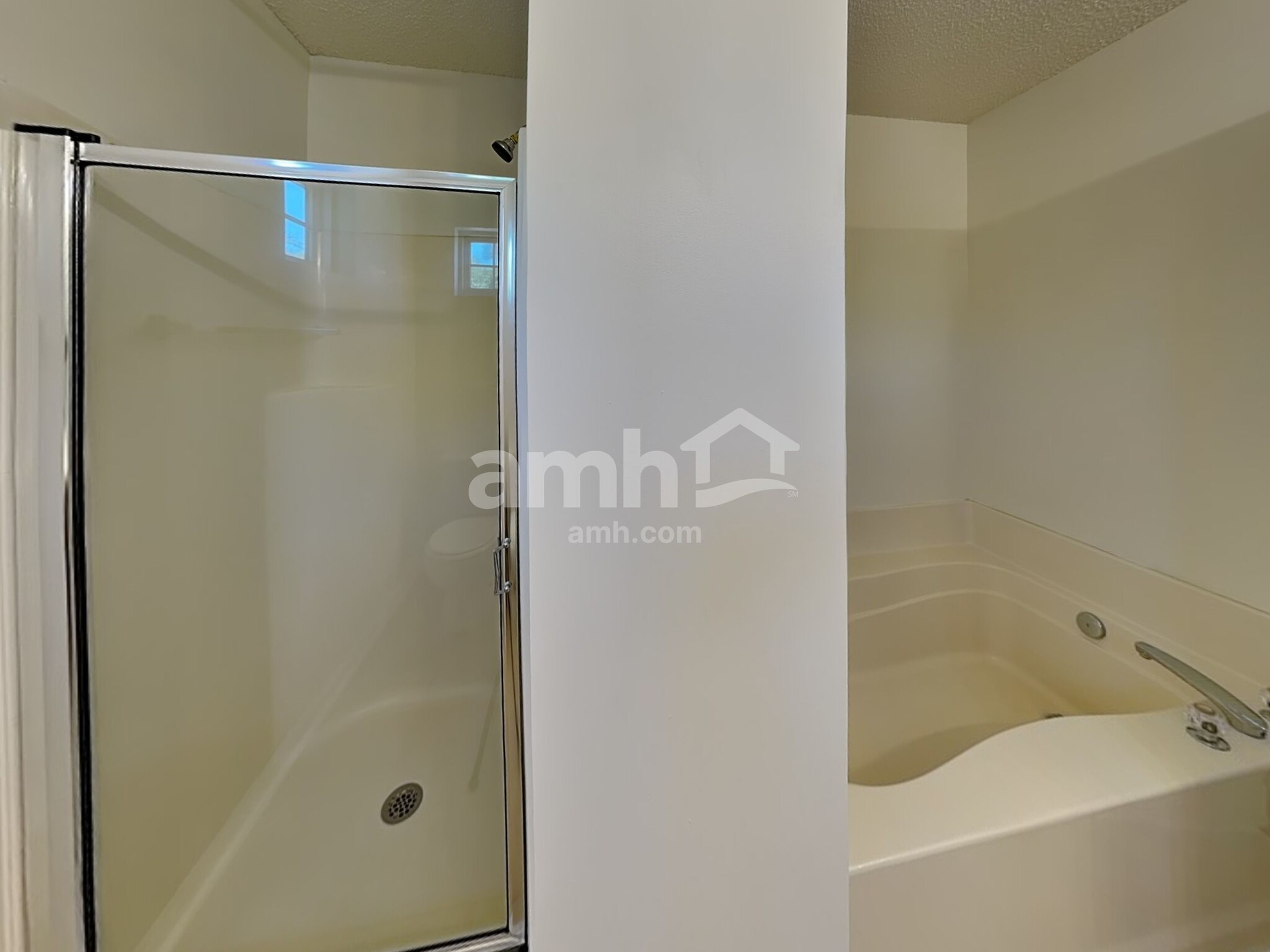 Building Photo - 9428 Meadowmont View Dr